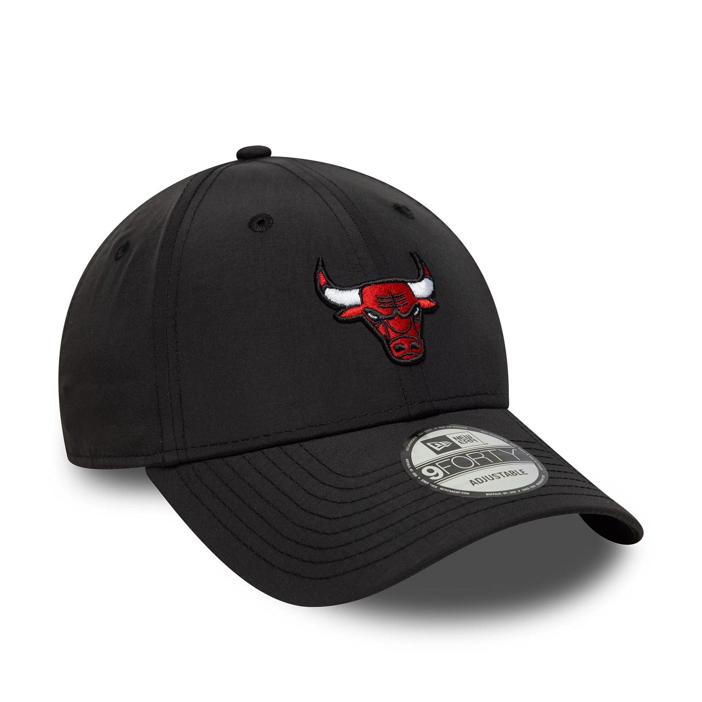 Pictured is this NBA Recycled Midi Chicago Bulls 9FORTY in black. 3