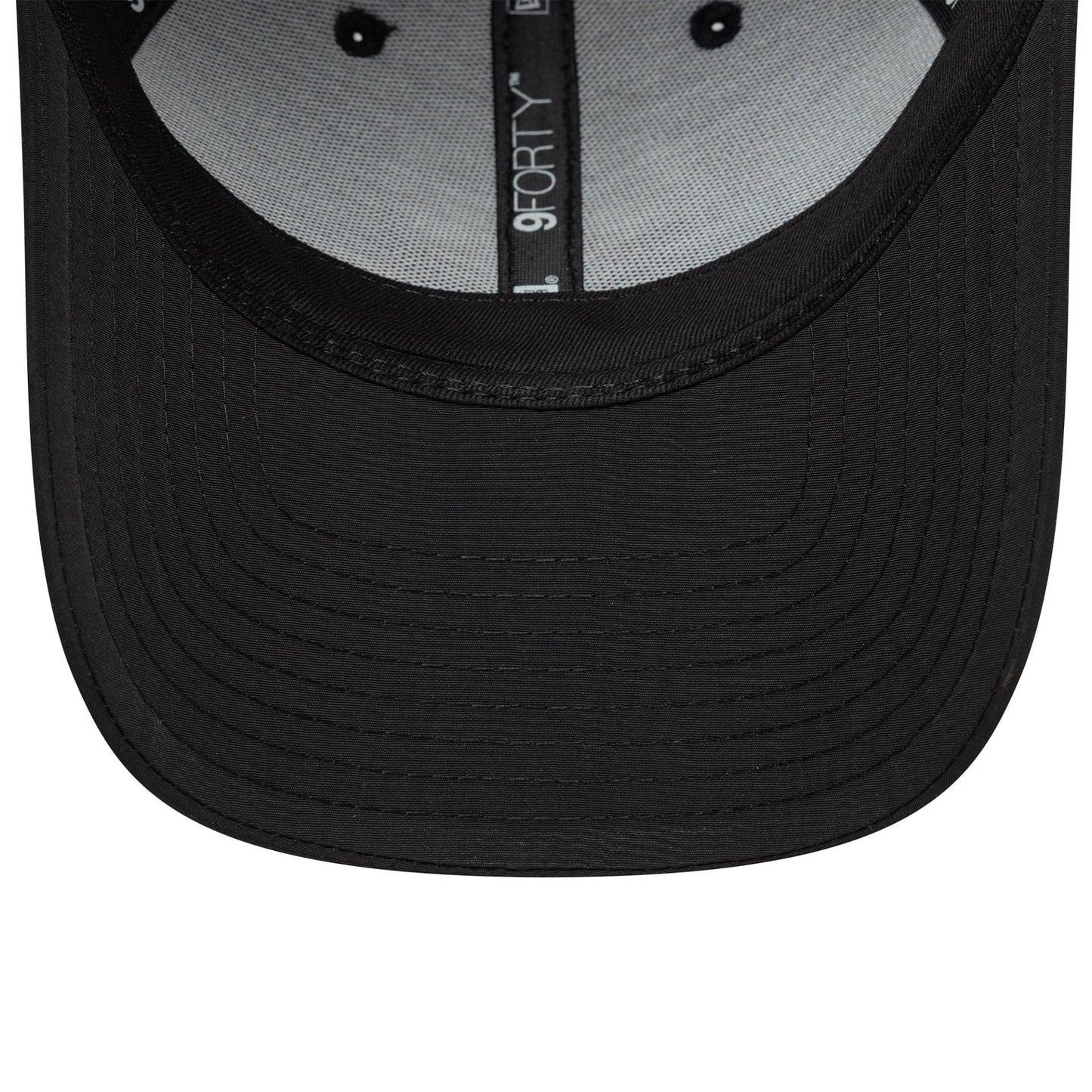 Pictured is this NBA Recycled Midi Chicago Bulls 9FORTY in black. 5