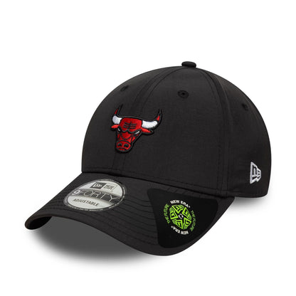 Pictured is this NBA Recycled Midi Chicago Bulls 9FORTY in black. 1