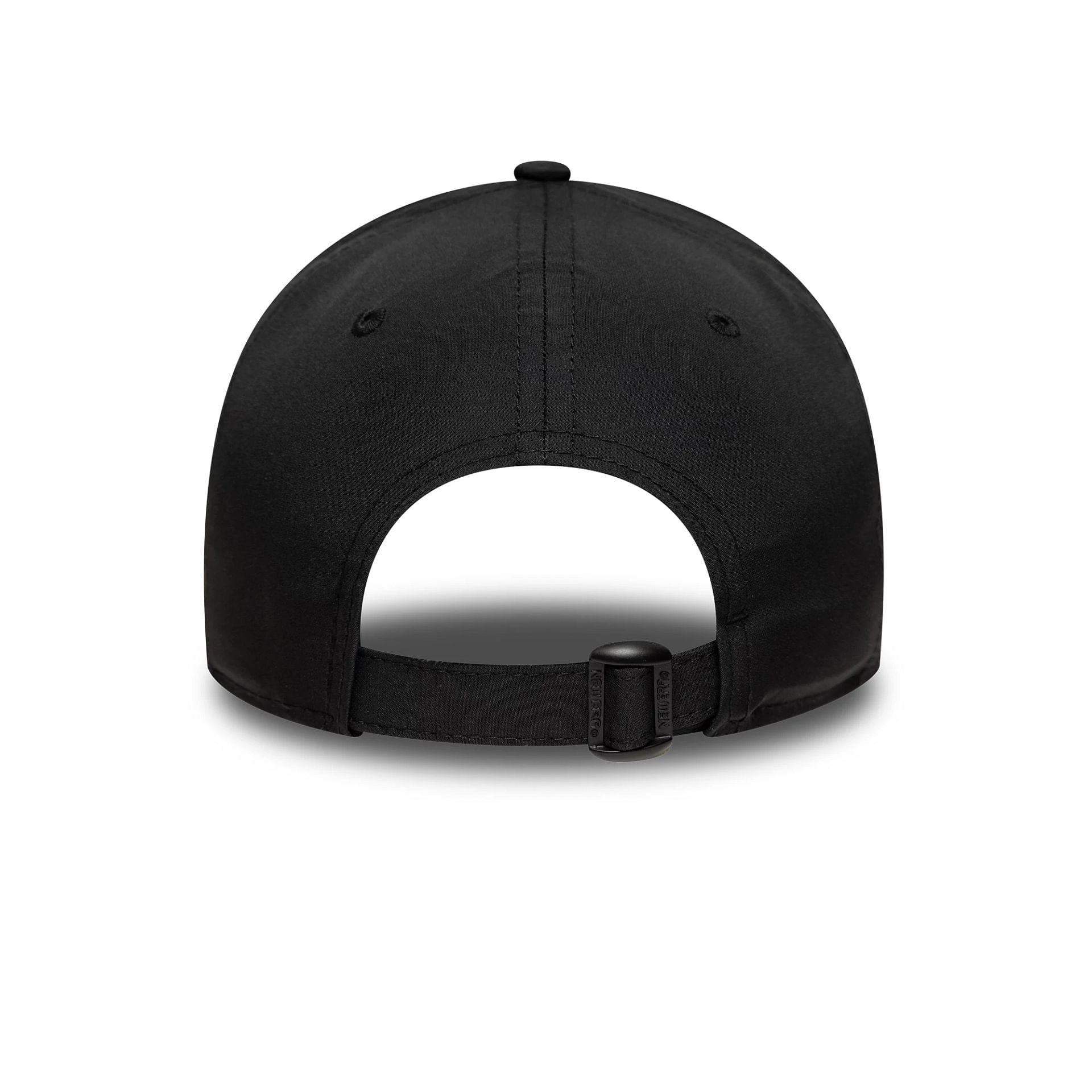 Pictured is this Youth Reflective Manchester United FC 9FORTY in black. 4