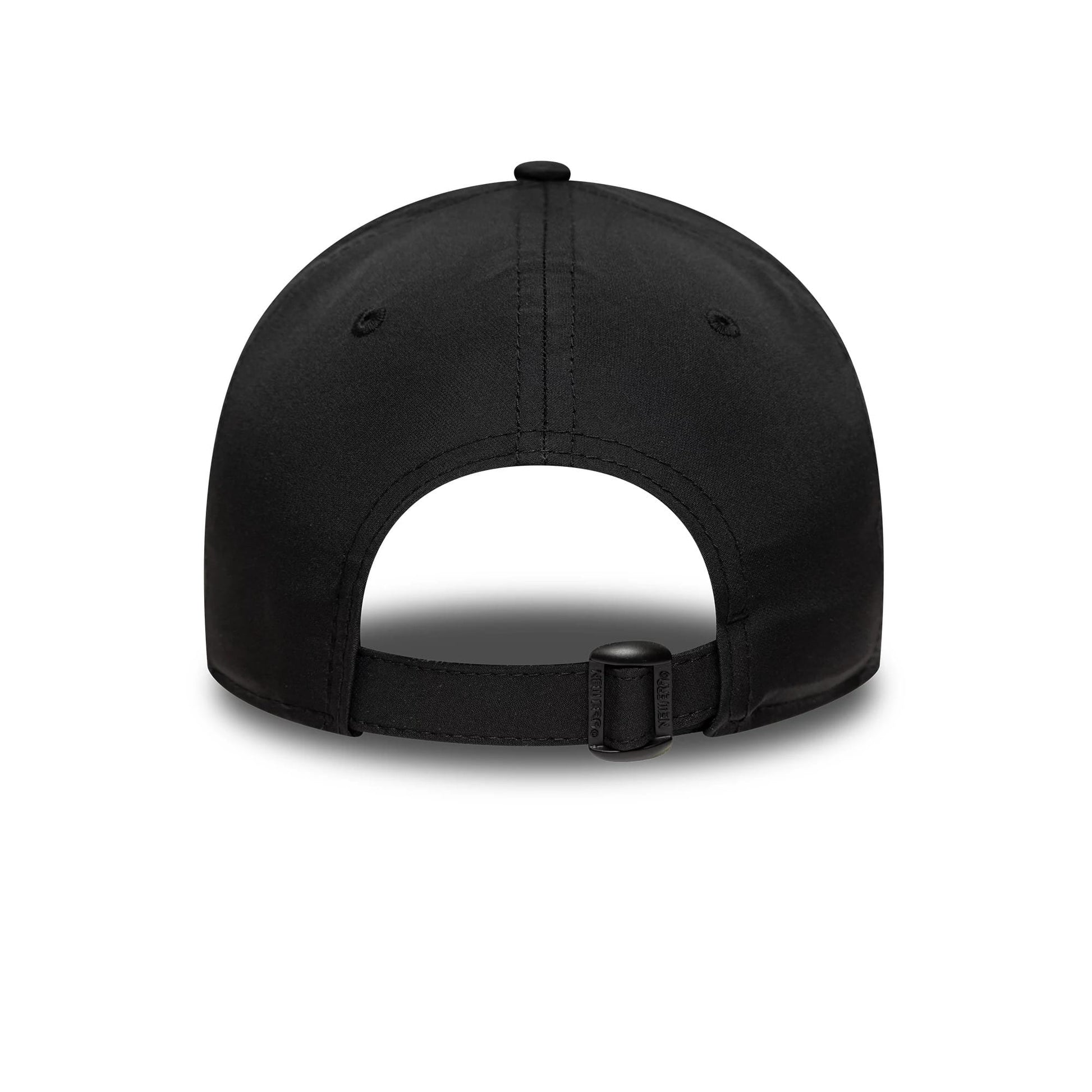 Pictured is this Youth Reflective Manchester United FC 9FORTY in black. 4