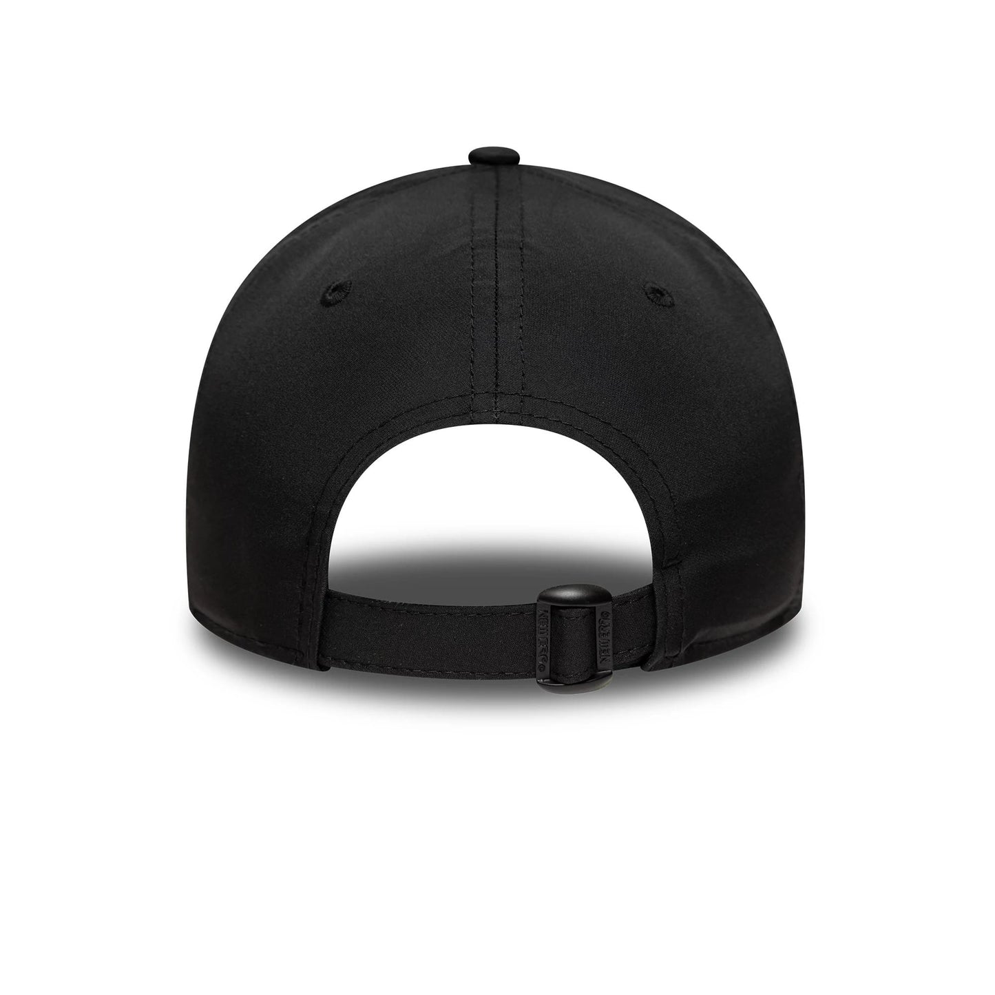 Pictured is this Youth Reflective Manchester United FC 9FORTY in black. 4