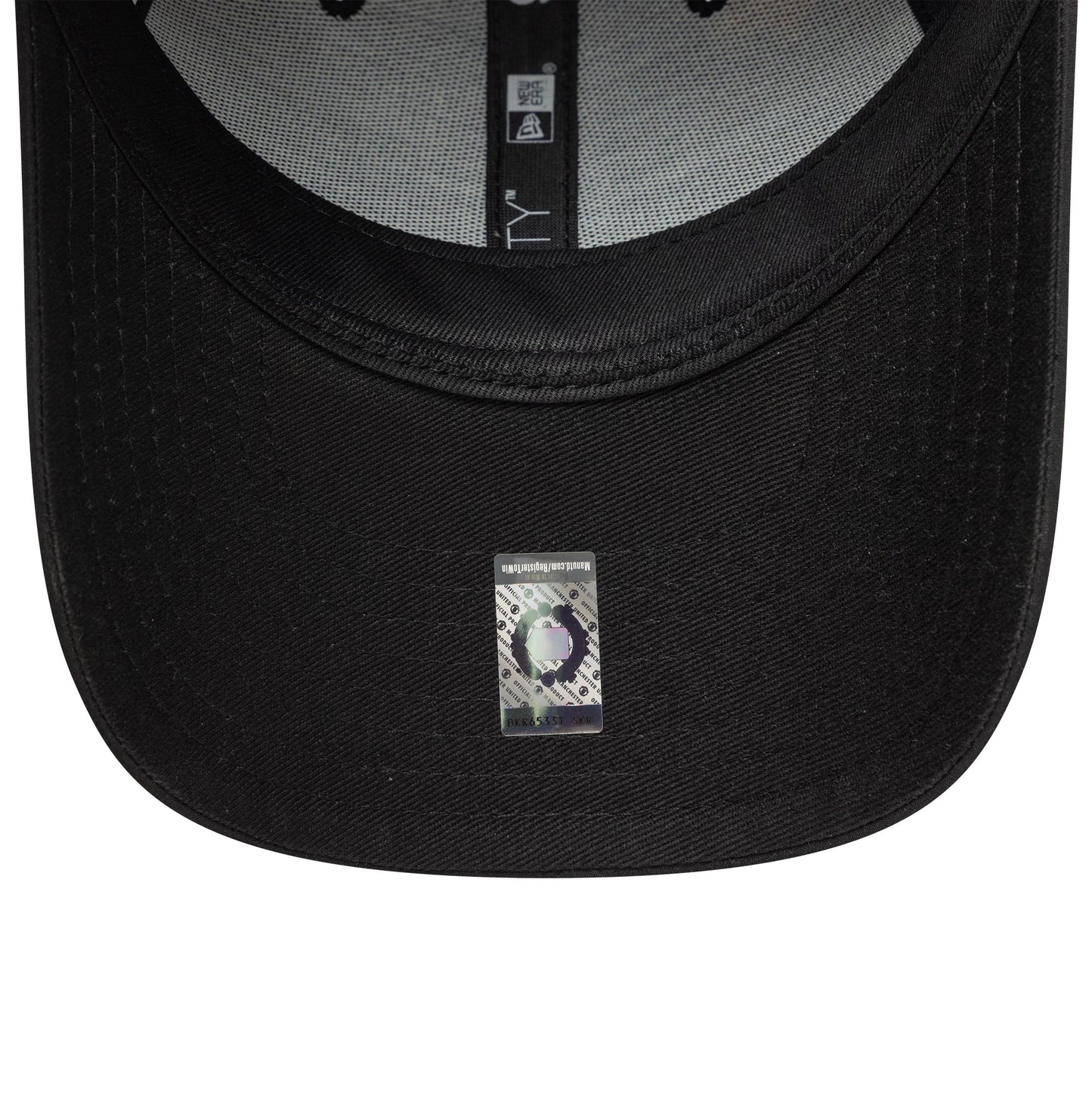 Pictured is this Youth Reflective Manchester United FC 9FORTY in black. 5