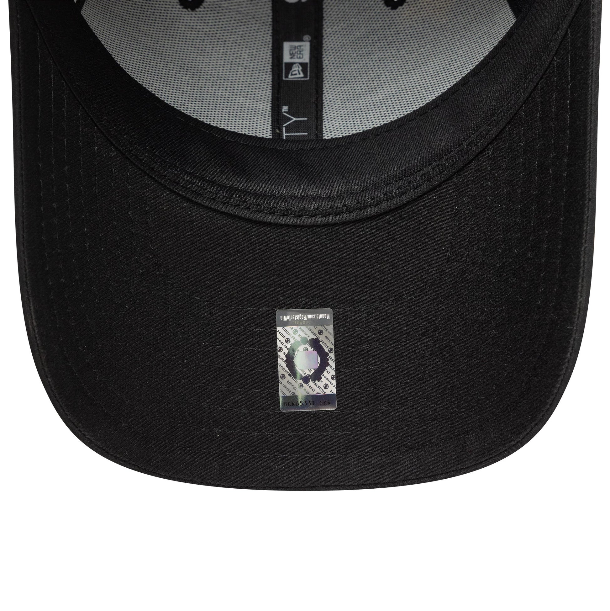 Pictured is this Youth Reflective Manchester United FC 9FORTY in black. 5