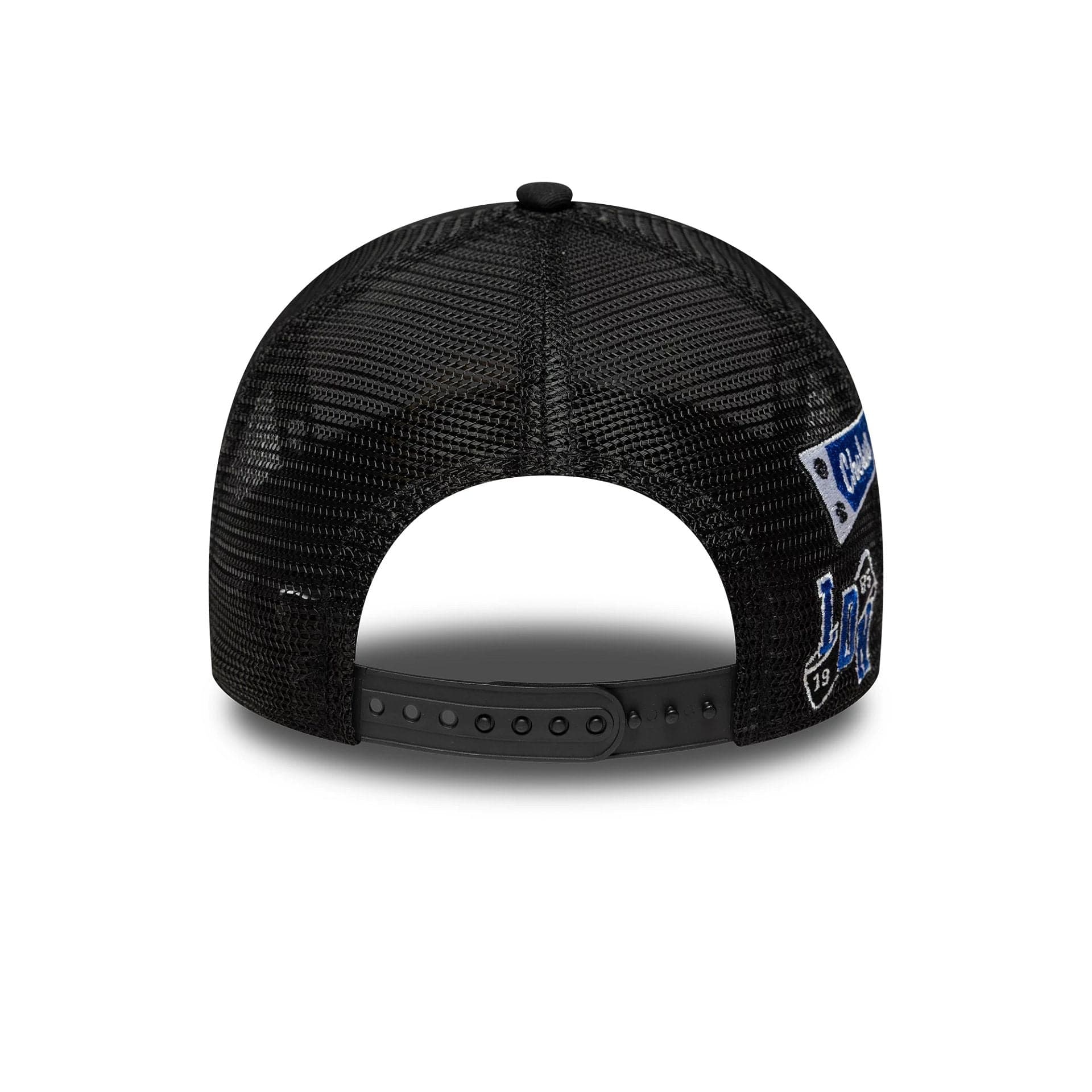Pictured is this Chelsea FC Lion Crest Patch 9FORTY A-Frame Trucker in black. 4
