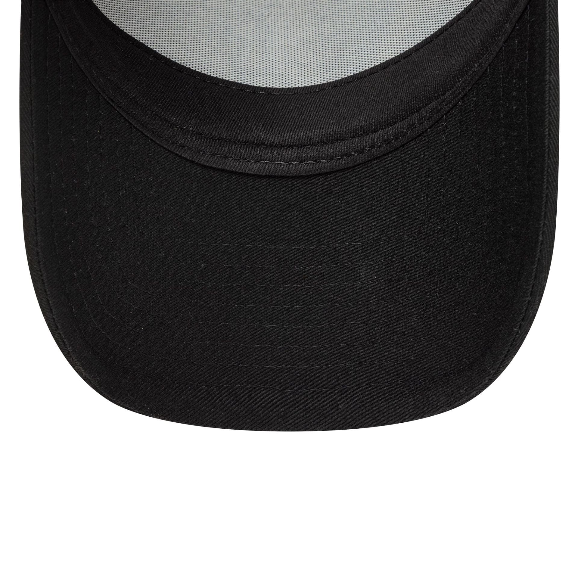 Pictured is this Chelsea FC Lion Crest Patch 9FORTY A-Frame Trucker in black. 5