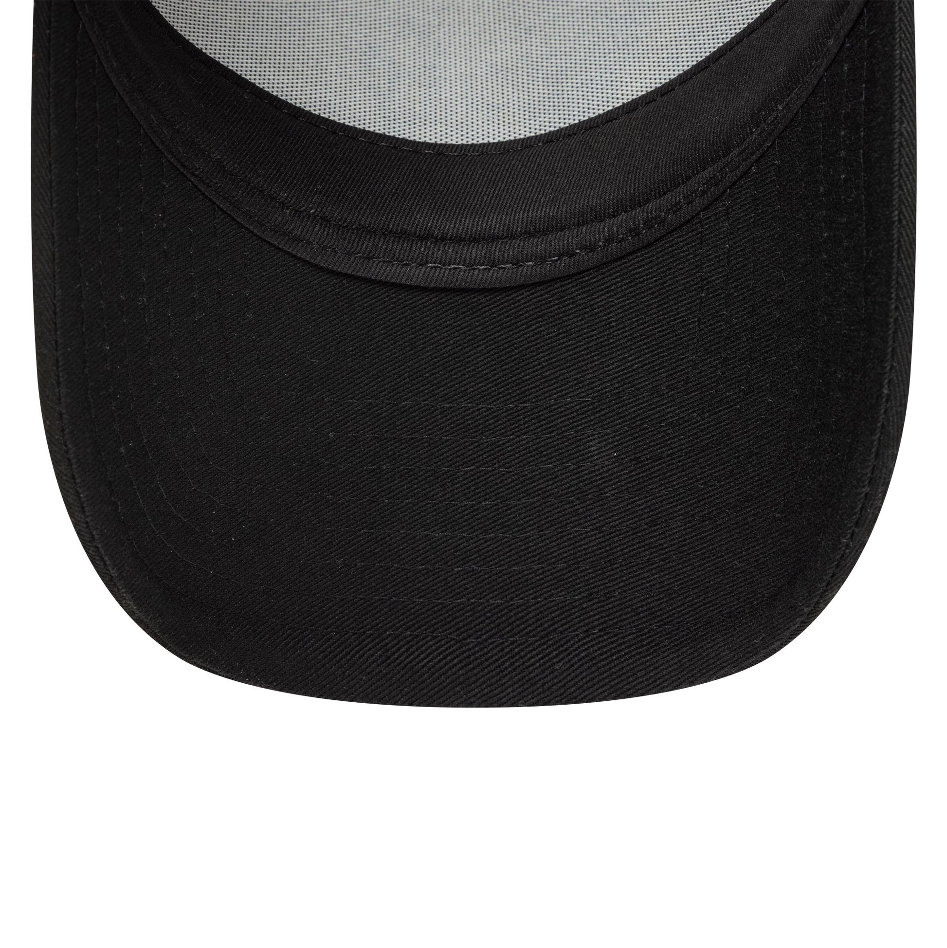 Pictured is this Chelsea FC Lion Crest Patch 9FORTY A-Frame Trucker in black. 5