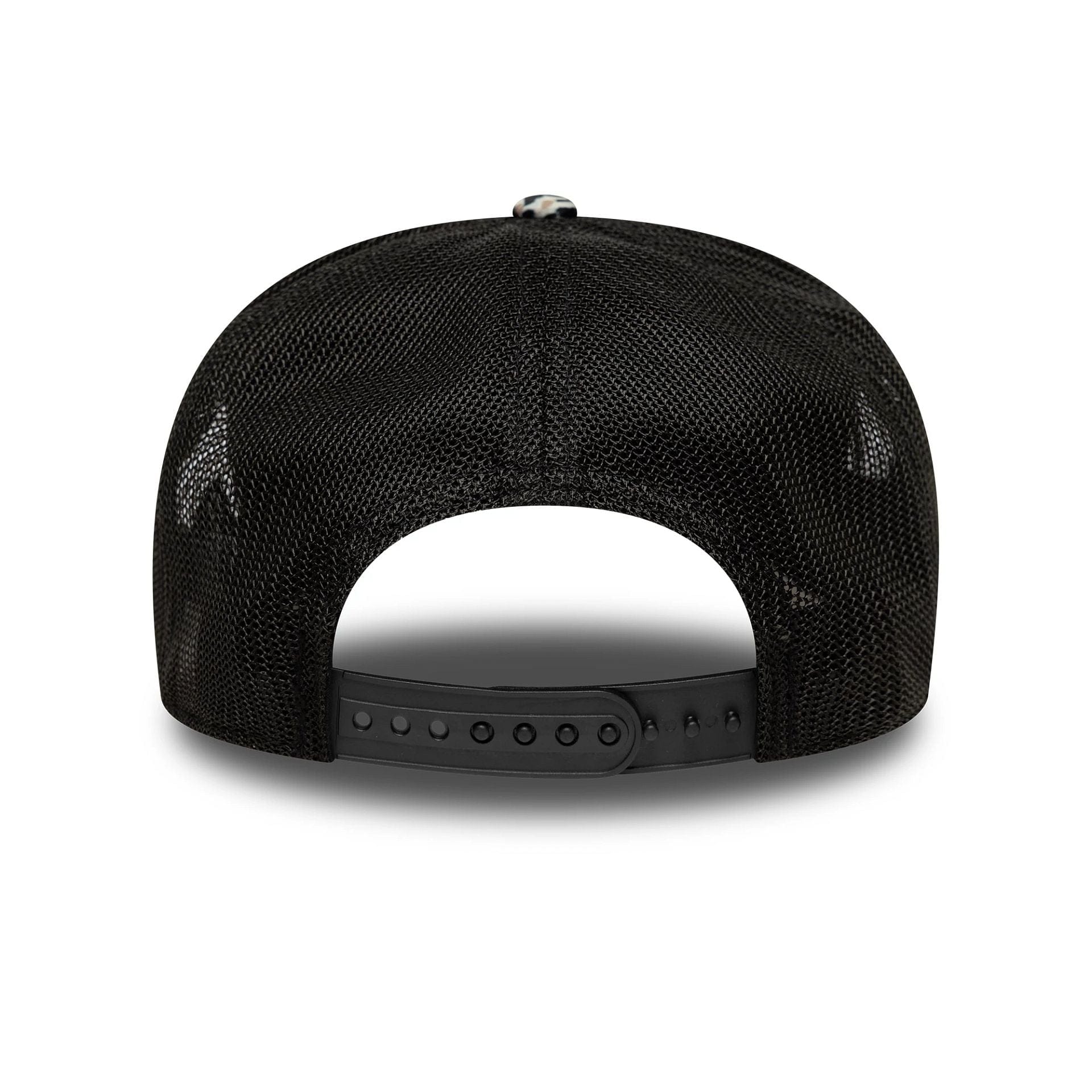 Pictured is this Leopard Visa Cash App Racing Bulls 9SEVENTY Stretch Snap in light beige. 4