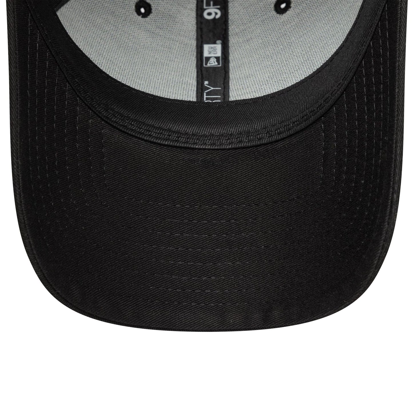 Pictured is this Visa Cash App Racing Bulls 9FORTY in black. 5