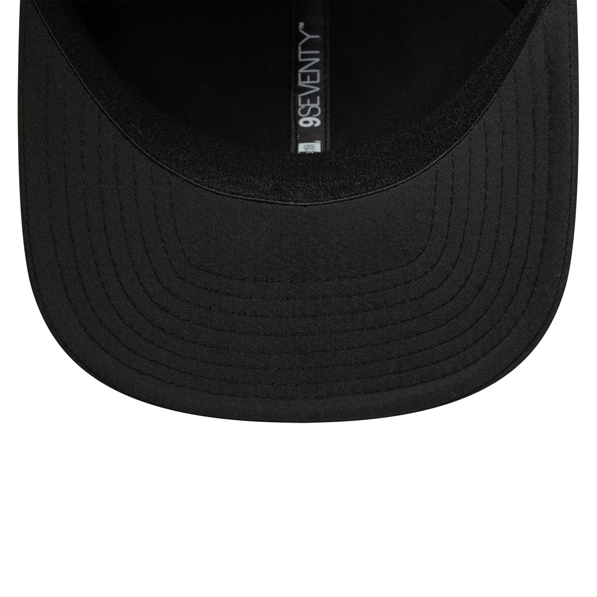 Pictured is this AS Roma Flawless Pin 9SEVENTY Stretch Snap in black. 5
