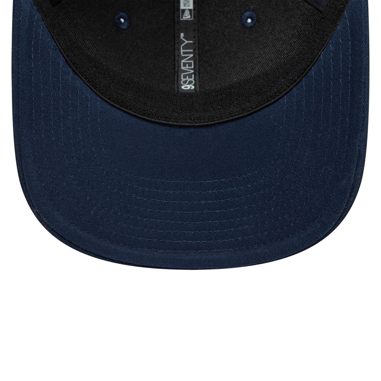 Pictured is this Alpine Racing 9SEVENTY Stretch Snap in navy. 5