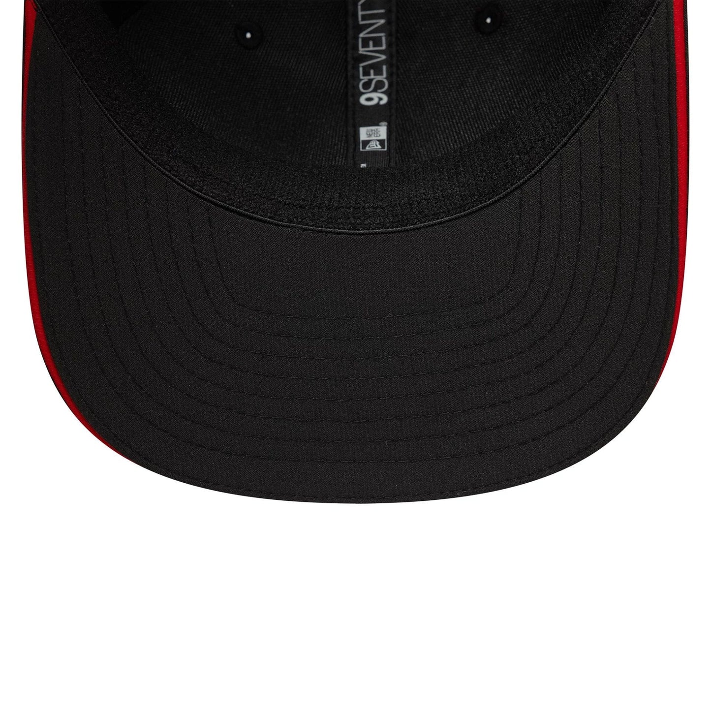 Pictured is this Recycled Stade Toulousain 9SEVENTY Stretch Snap in black. 5