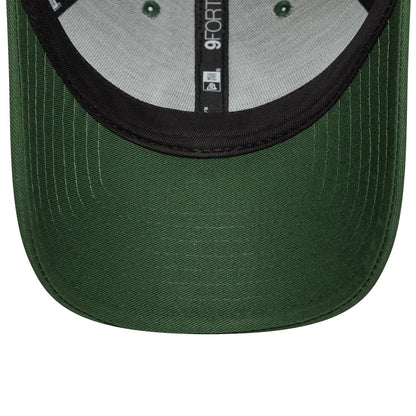 Pictured is this Essential Vespa 9FORTY in dark green. 5