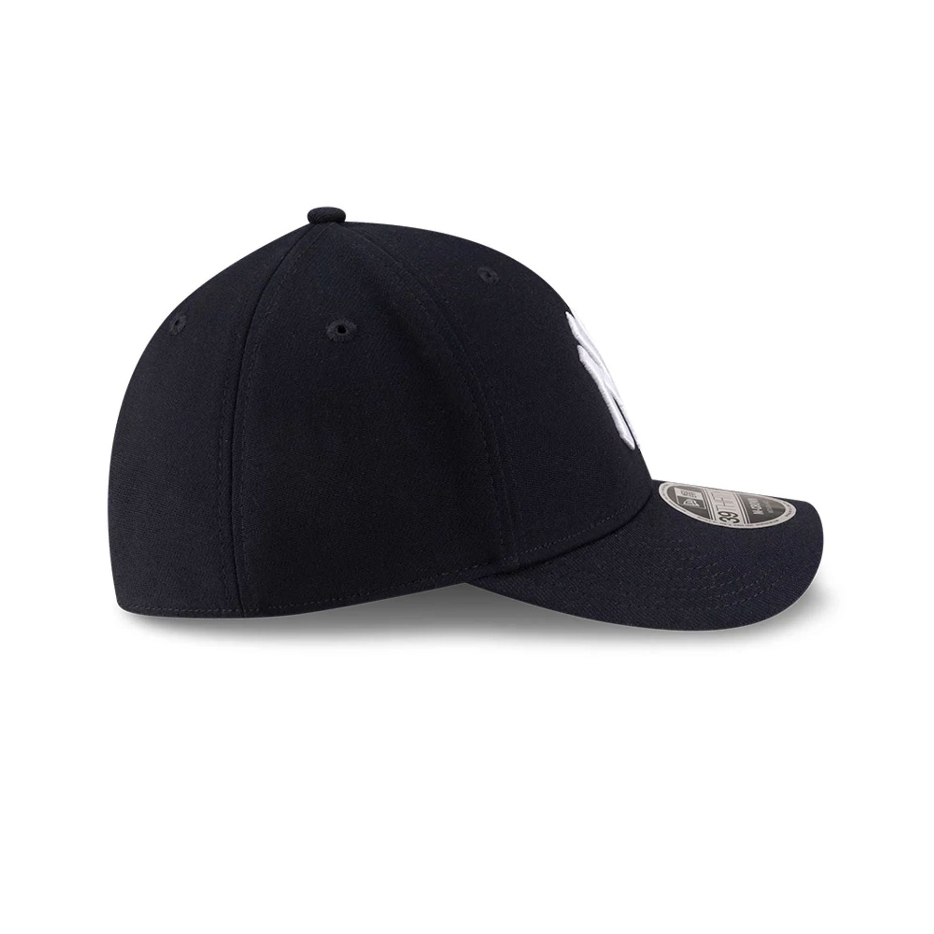 Pictured is this MLB Player Replica New York Yankees 39THIRTY M-Crown Stretch Fit cap in navy. 6
