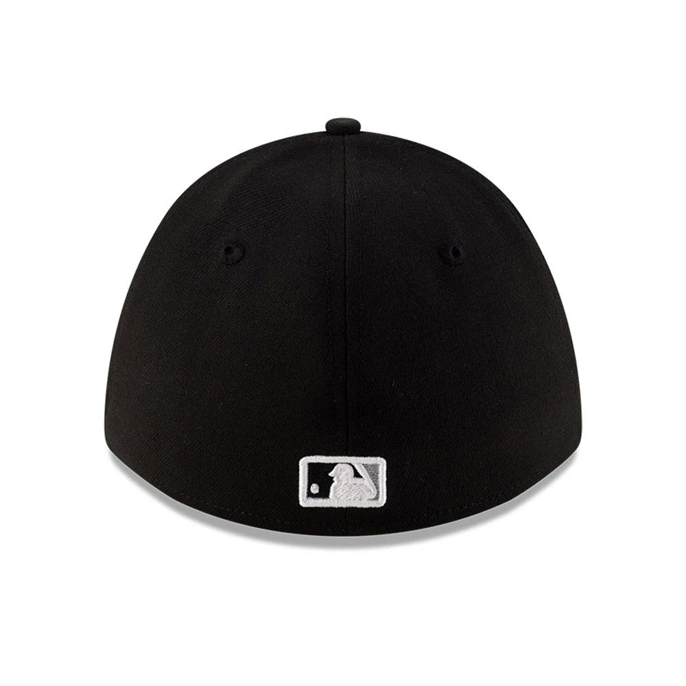Pictured is this MLB Player Replica Chicago White Sox 39THIRTY M-Crown Stretch Fit cap in black. 4