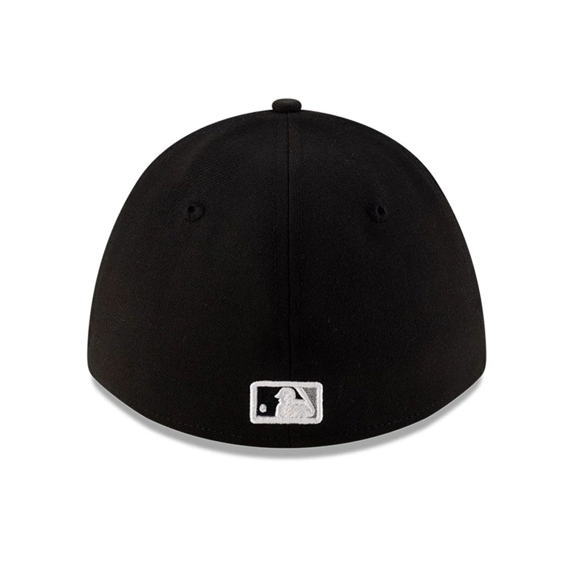 Pictured is this MLB Player Replica Chicago White Sox 39THIRTY M-Crown Stretch Fit cap in black. 4