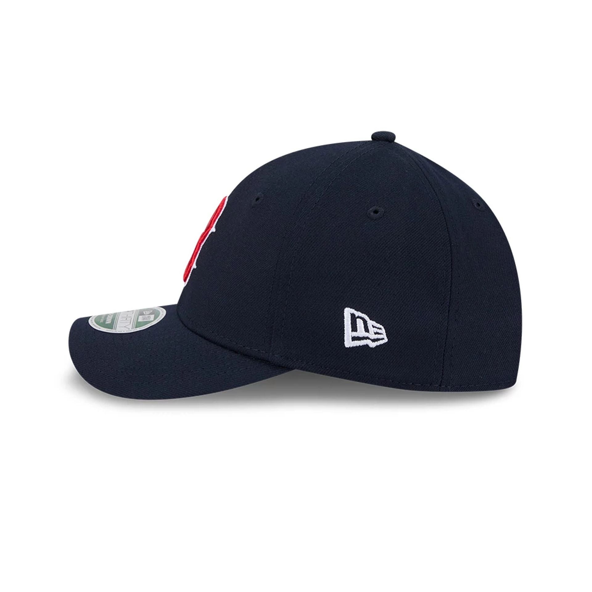 Pictured is this MLB Player Replica Boston Red Sox 39THIRTY M-Crown Stretch Fit cap in navy. 5