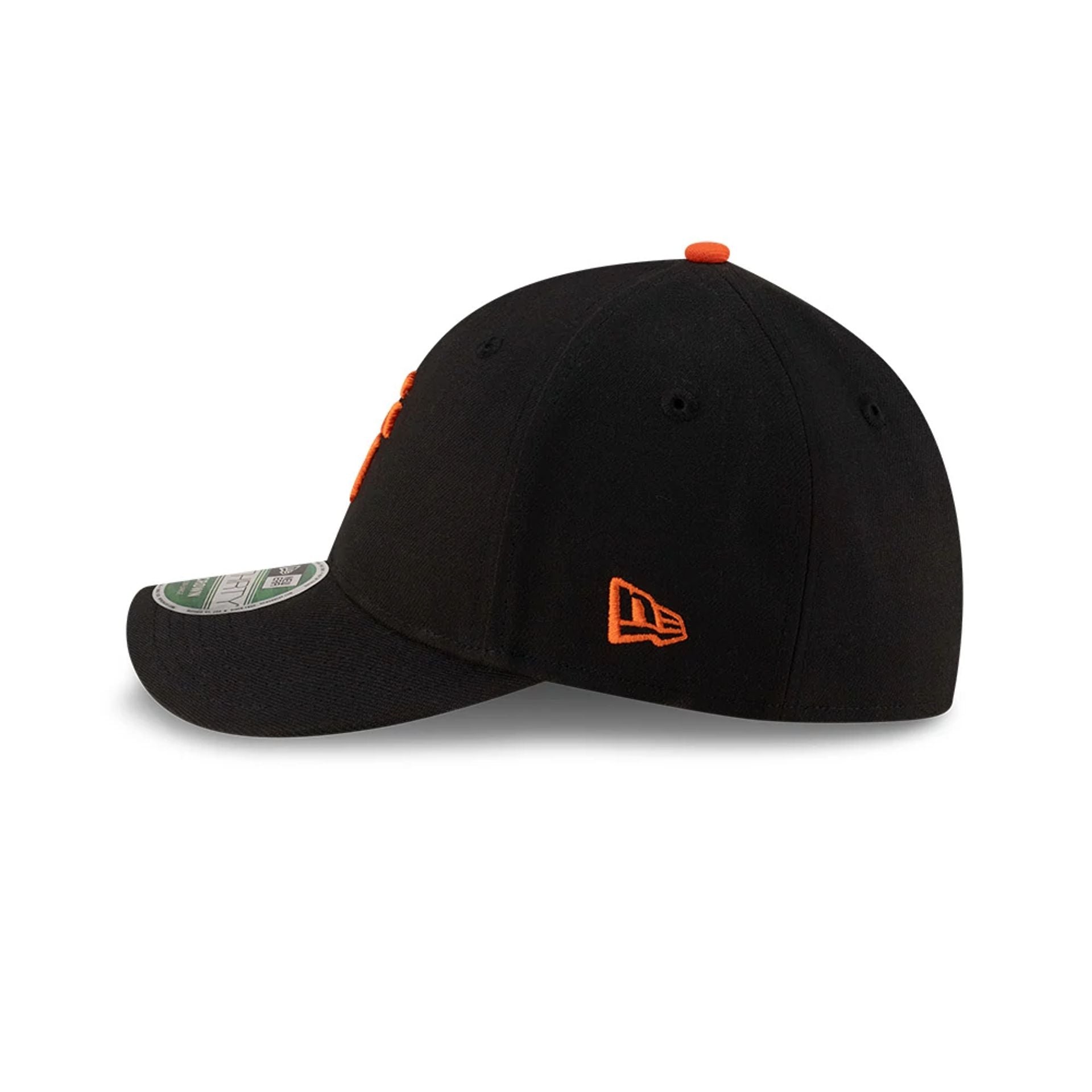 Pictured is this MLB Player Replica San Francisco Giants 39THIRTY M-Crown Stretch Fit cap in black. 5