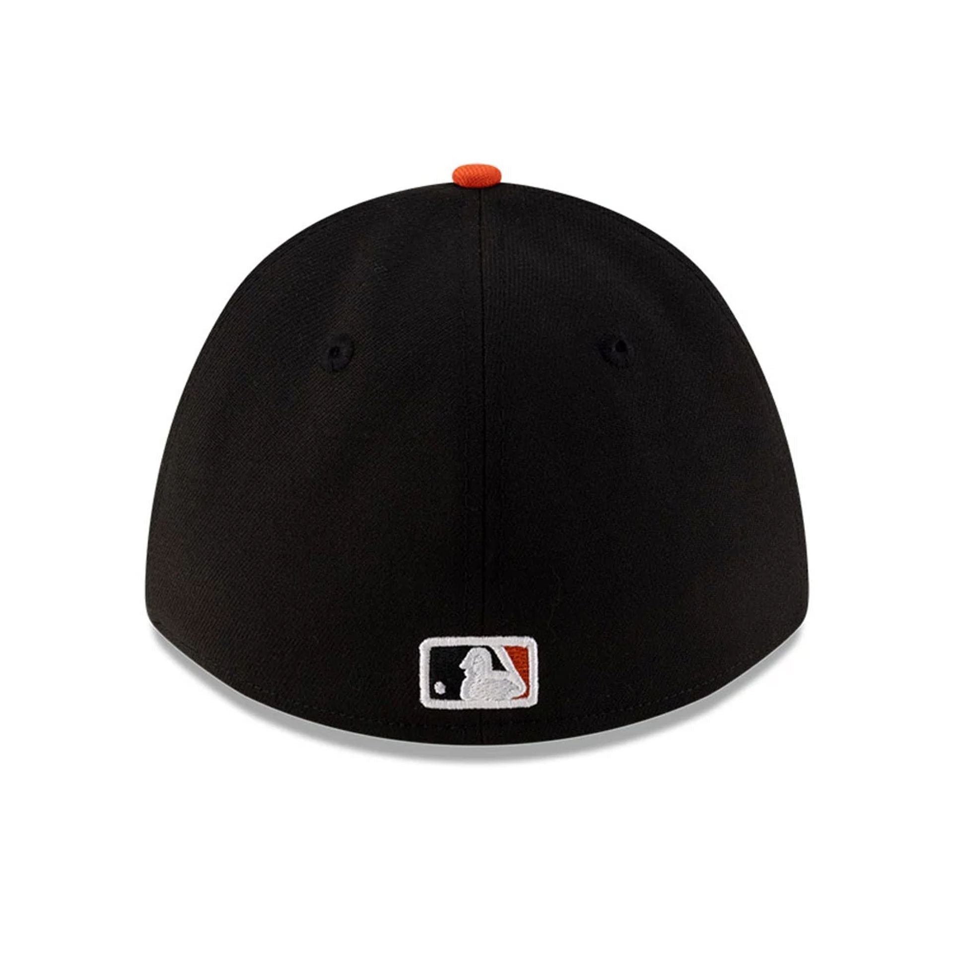 Pictured is this MLB Player Replica San Francisco Giants 39THIRTY M-Crown Stretch Fit cap in black. 4