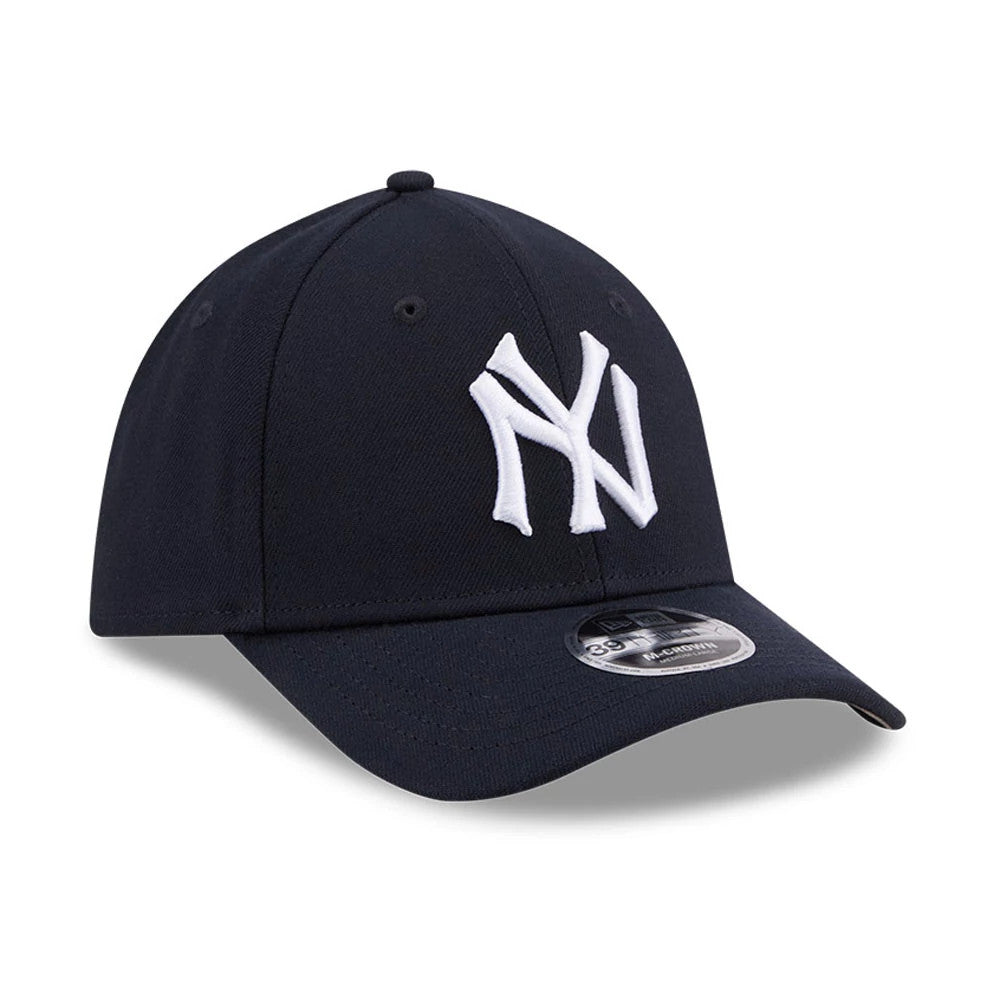New York Yankees MLB Navy New Era 39THIRTY M-Crown Stretch Fit Cap, three-quarter view with white NY logo in raised embroidery on the front panel and an arched navy visor featuring a 39THIRTY size sticker.