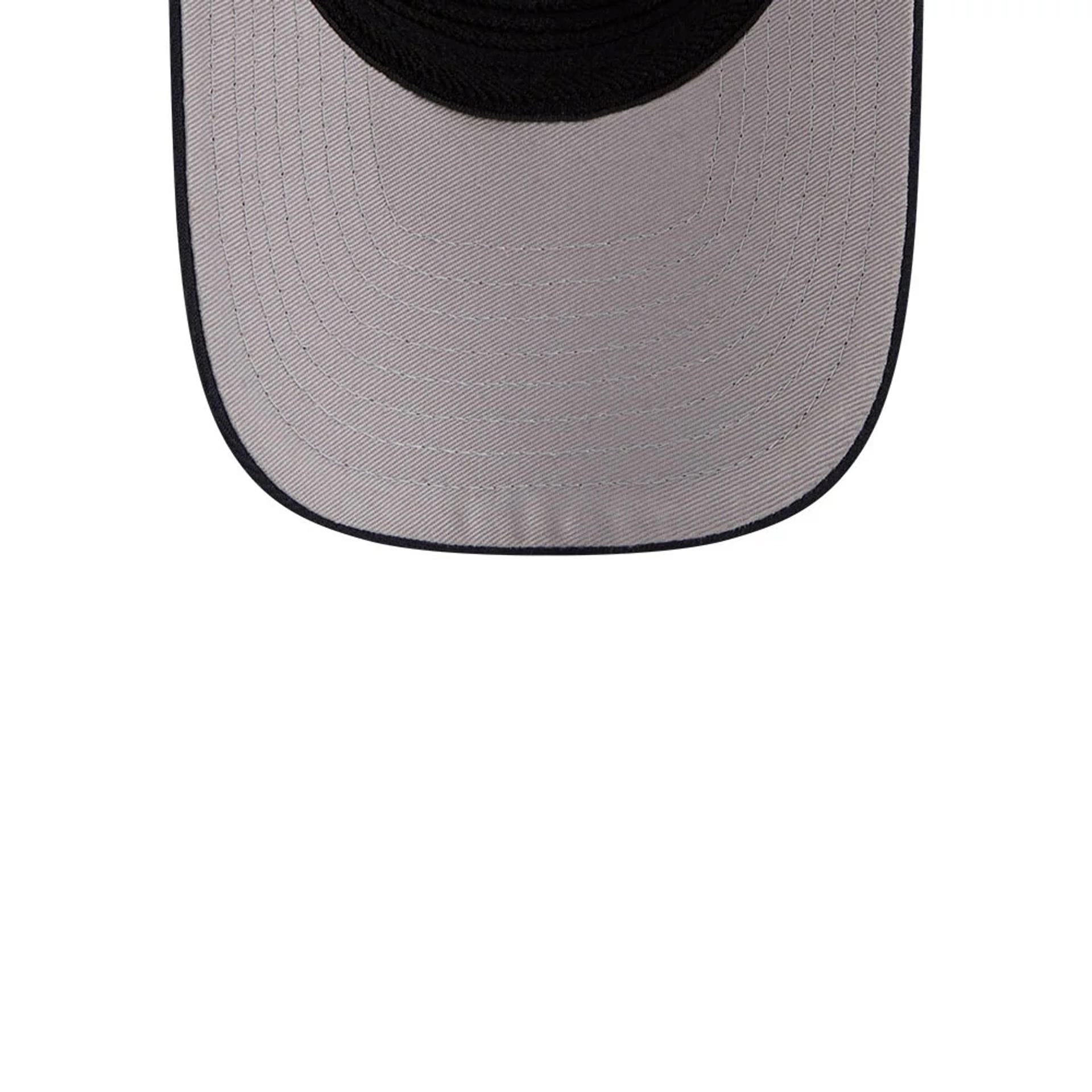 Pictured is this MLB New York Yankees 39THIRTY M-Crown Stretch Fit cap in navy. 2