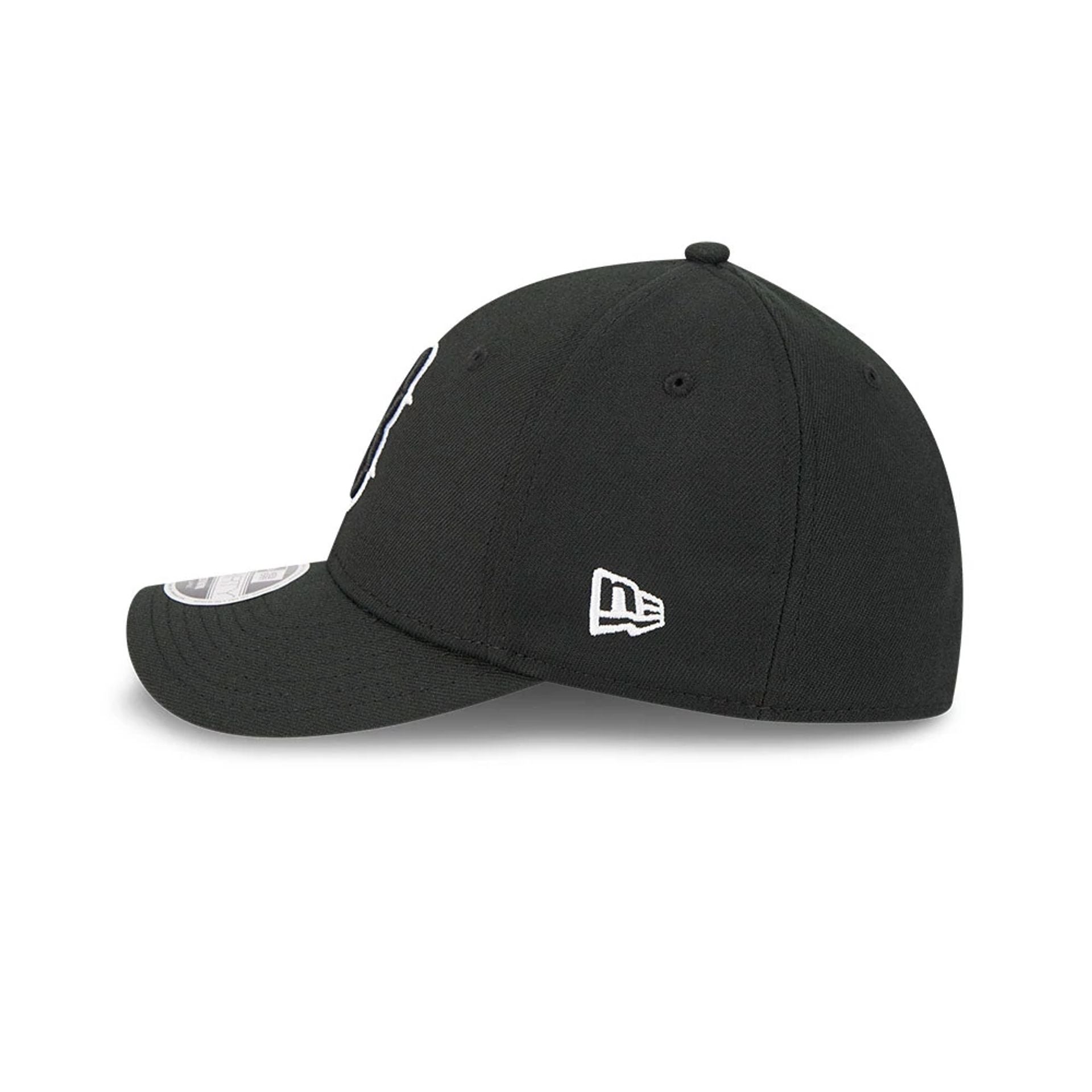 Pictured is this MLB Boston Red Sox 39THIRTY M-Crown Stretch Fit cap in black. 6