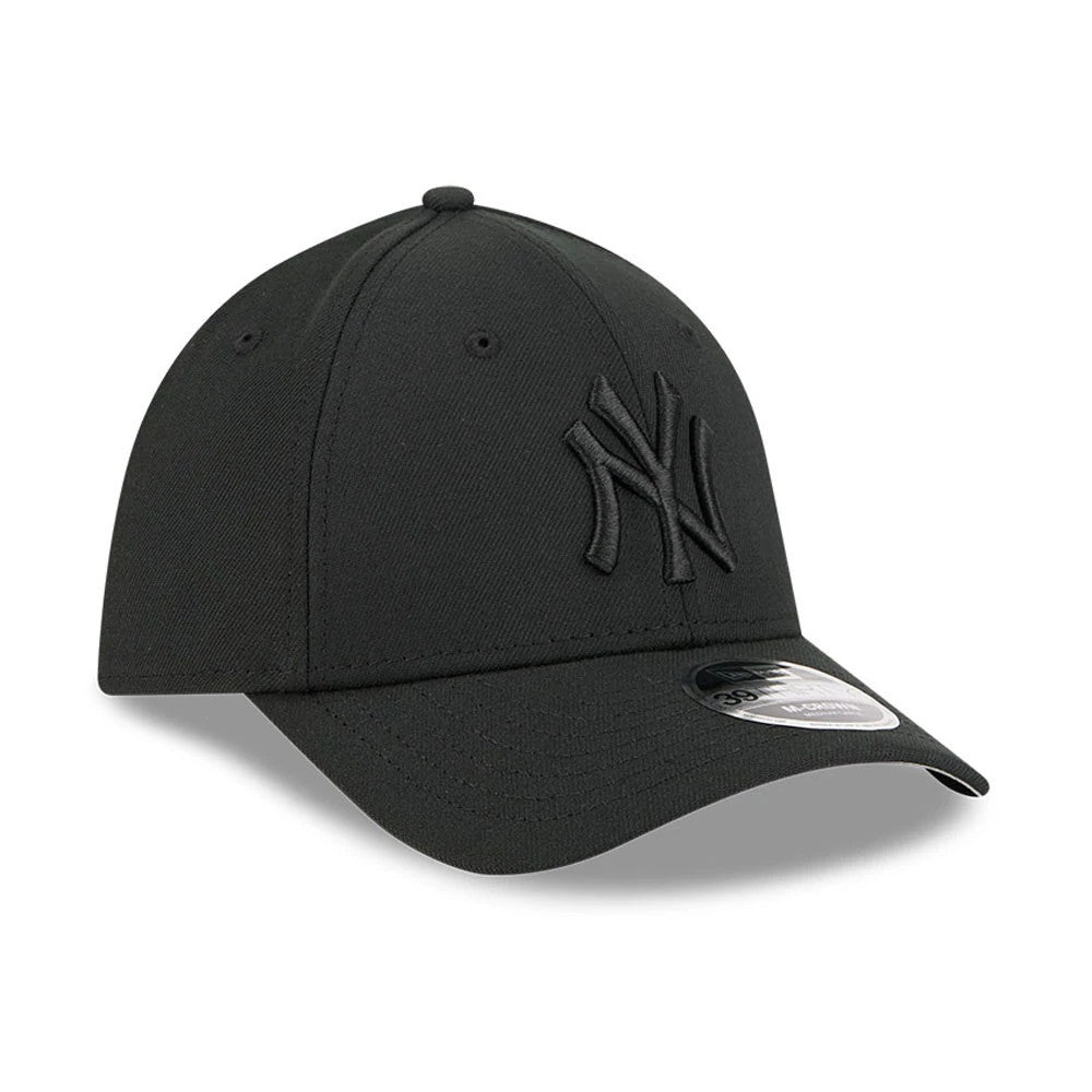 New York Yankees MLB Outline Black New Era 39THIRTY M-Crown Stretch Fit Cap, three-quarter view showing the black raised embroidered NY logo on the front panel, with a slightly curved visor and a 39THIRTY size sticker on top.