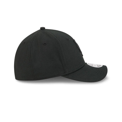 Pictured is this MLB Outline New York Mets 39THIRTY M-Crown Stretch Fit cap in black. 7