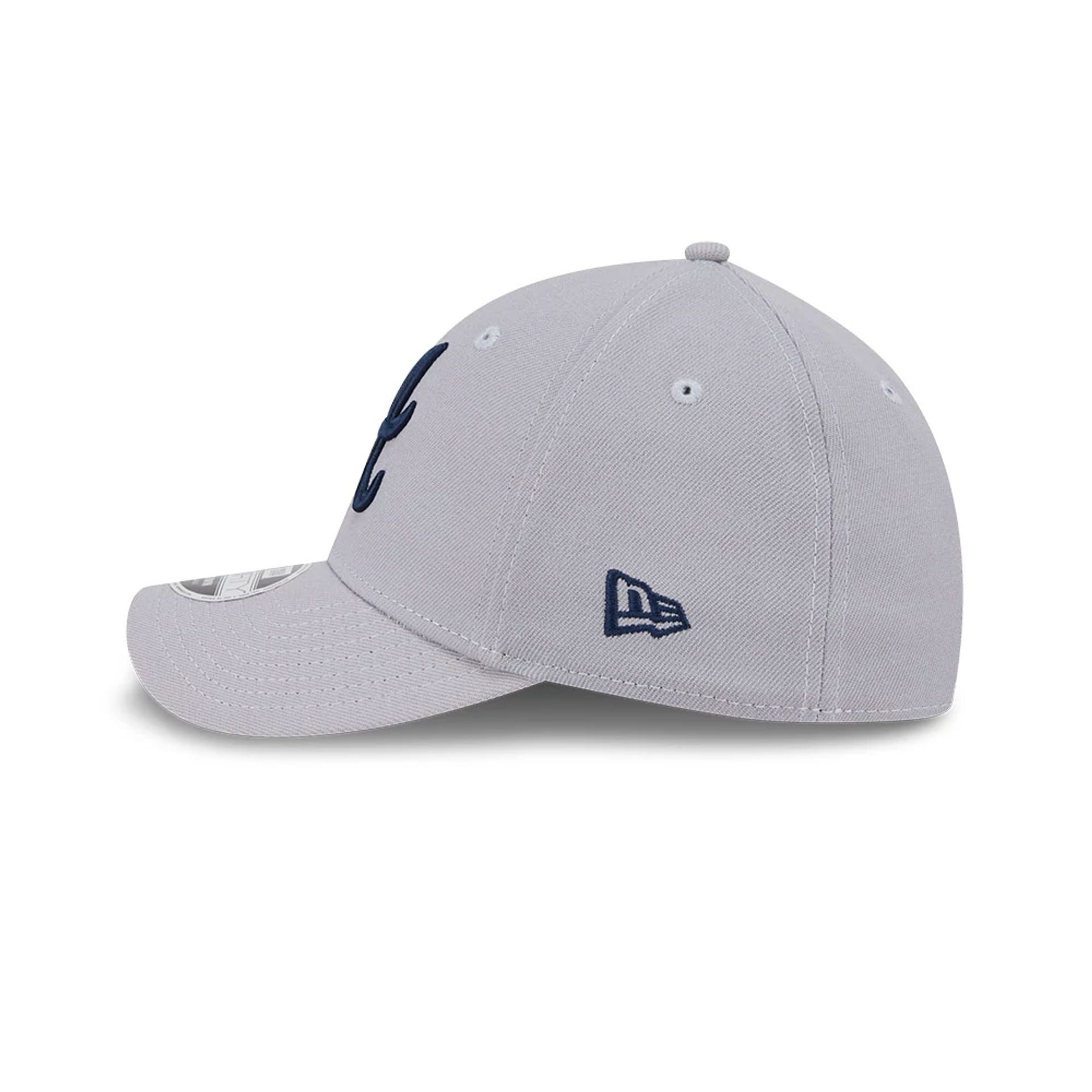 Pictured is this MLB Atlanta Braves 39THIRTY M-Crown Stretch Fit cap in grey. 5