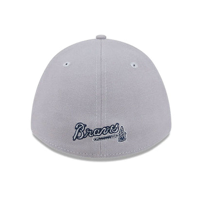 Pictured is this MLB Atlanta Braves 39THIRTY M-Crown Stretch Fit cap in grey. 4