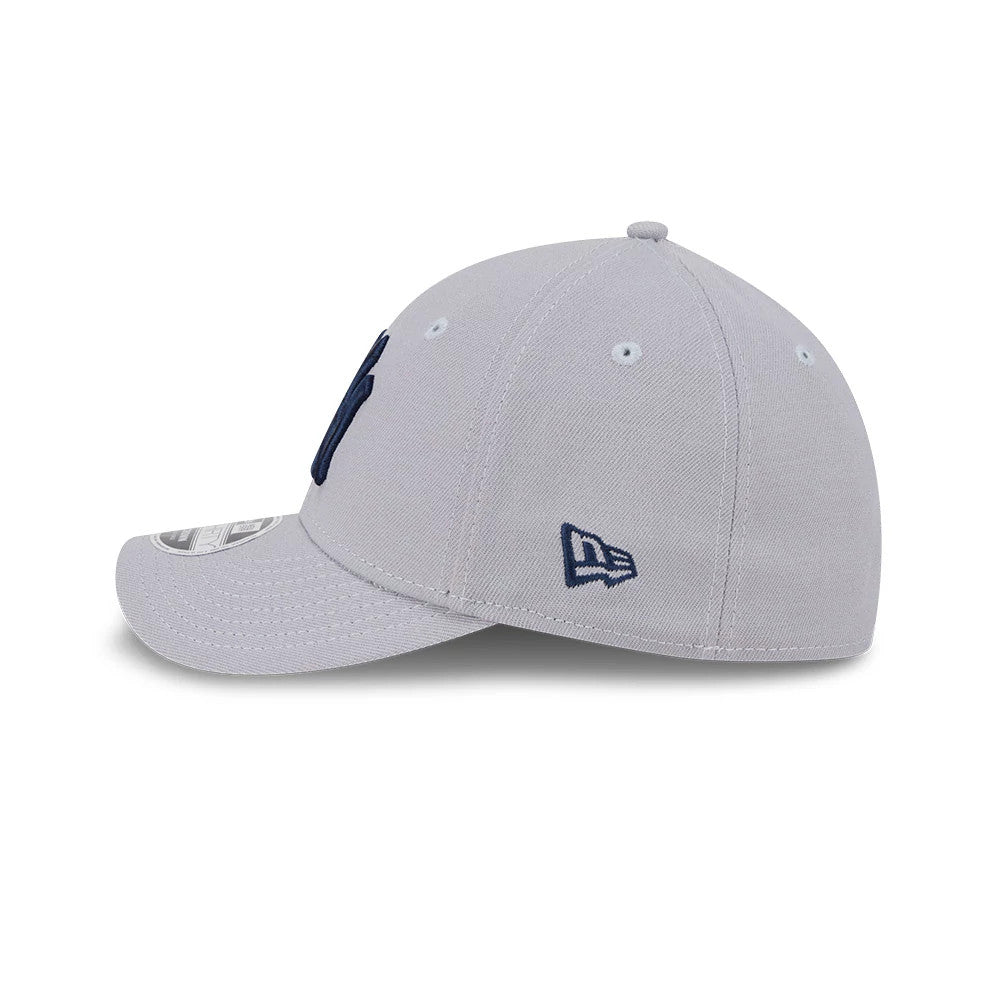 Pictured is this MLB New York Yankees 39THIRTY M-Crown Stretch Fit cap in grey. 5