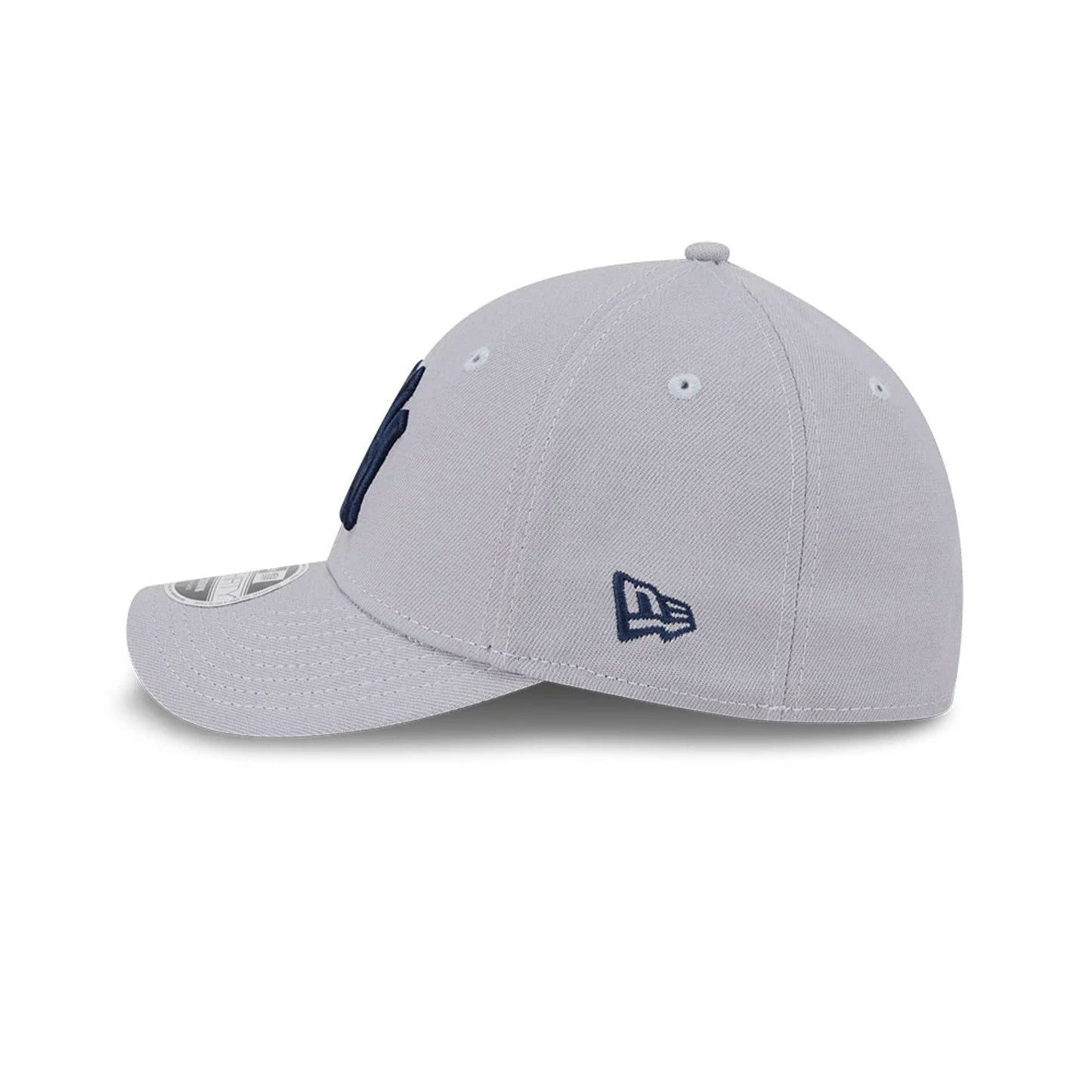Pictured is this MLB New York Yankees 39THIRTY M-Crown Stretch Fit cap in grey. 5