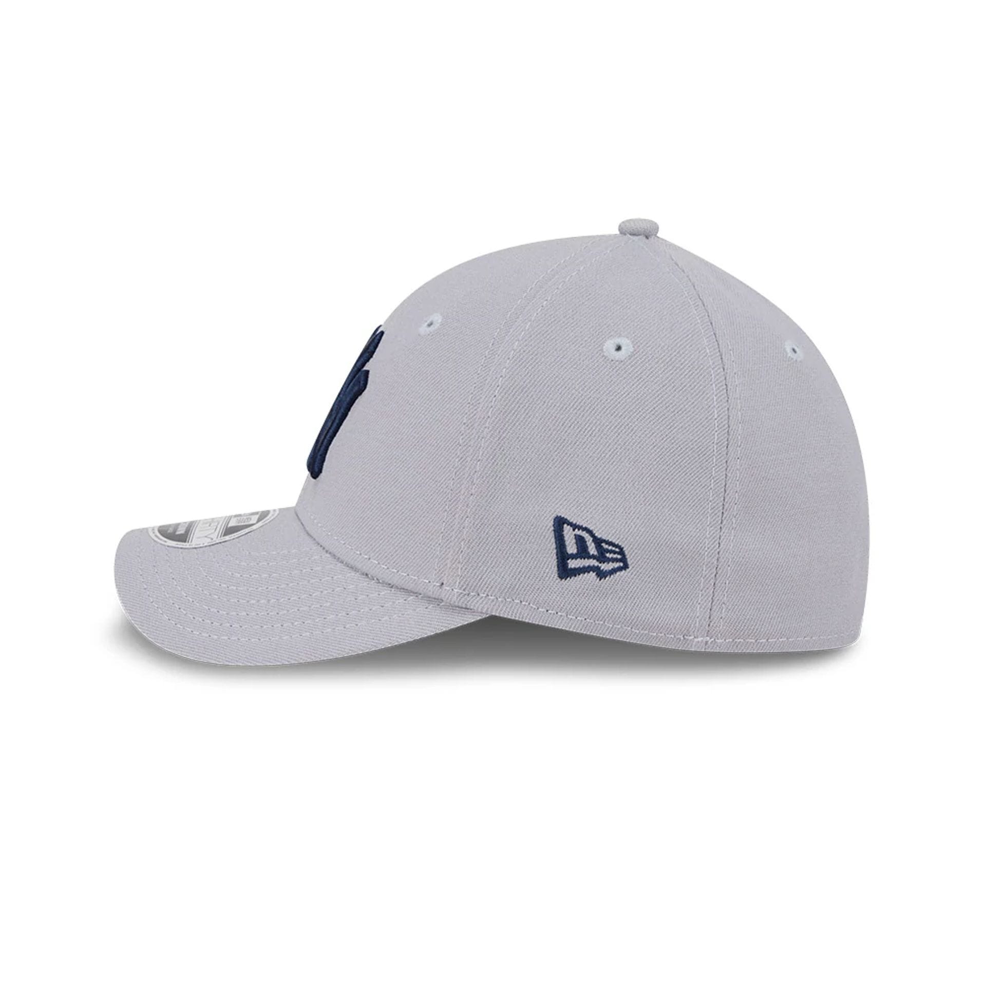 Pictured is this MLB New York Yankees 39THIRTY M-Crown Stretch Fit cap in grey. 5