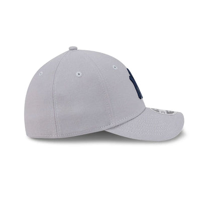 Pictured is this MLB New York Yankees 39THIRTY M-Crown Stretch Fit cap in grey. 6