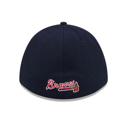 Pictured is this MLB Atlanta Braves 39THIRTY M-Crown A-Frame Stretch Fit cap in navy. 5