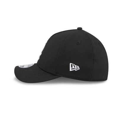 Pictured is this MLB Chicago White Sox 39THIRTY M-Crown A-Frame Stretch Fit cap in black. 6