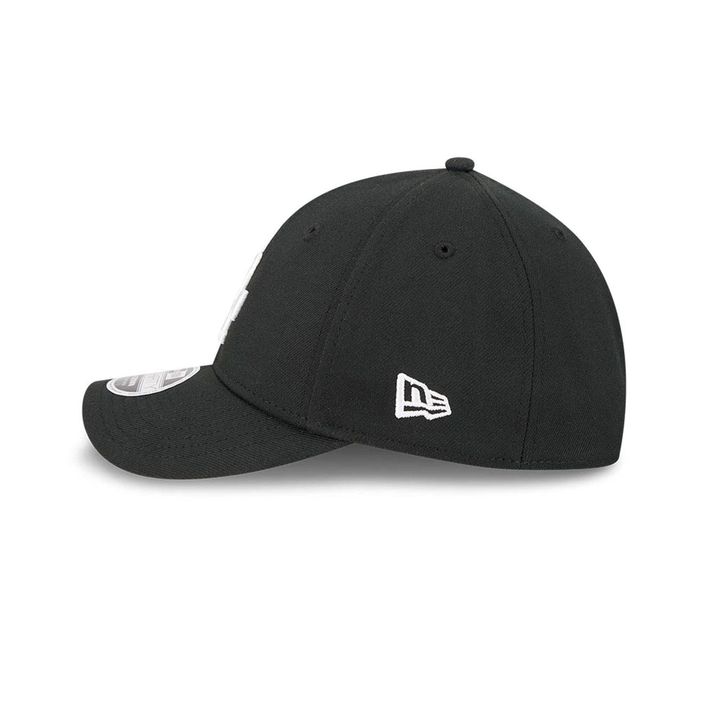 Pictured is this MLB LA Dodgers 39THIRTY M-Crown Stretch Fit cap in black. 6
