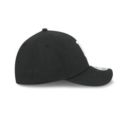 Pictured is this MLB LA Dodgers 39THIRTY M-Crown Stretch Fit cap in black. 7