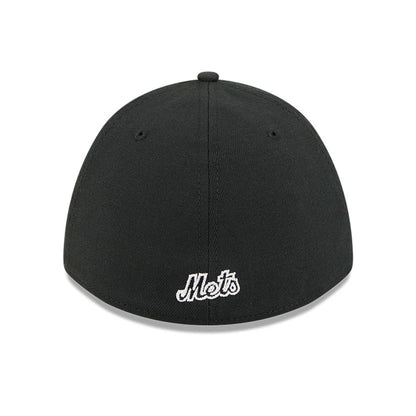 Pictured is this MLB New York Mets 39THIRTY M-Crown Stretch Fit cap in black. 5