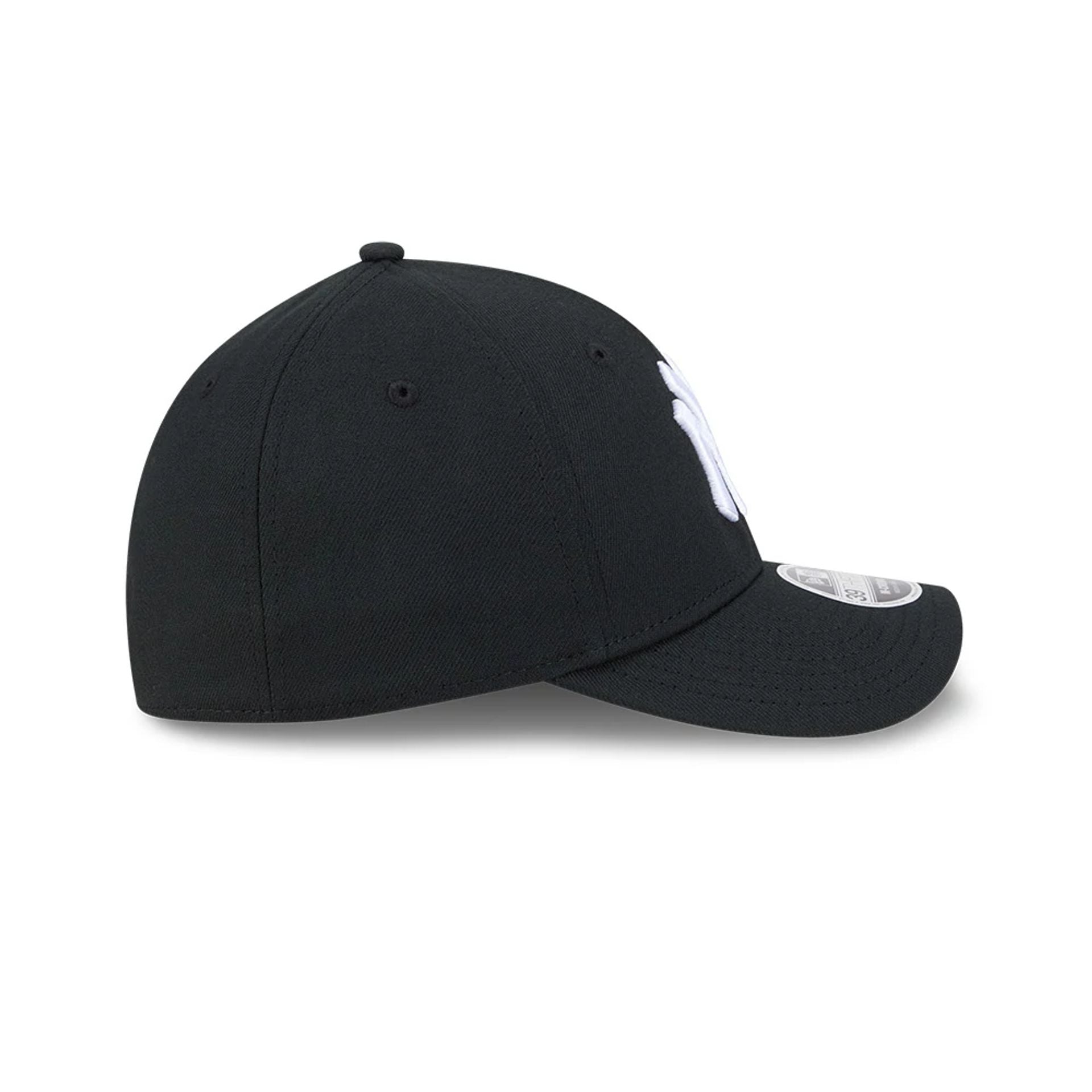 Pictured is this MLB New York Yankees 39THIRTY M-Crown Stretch Fit cap in black. 7