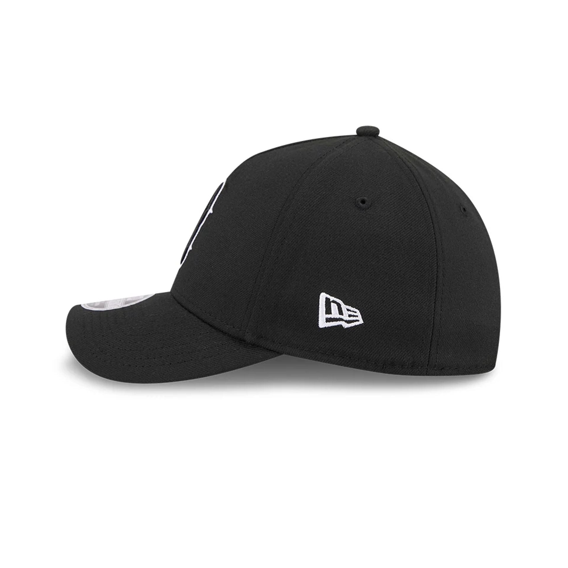 Pictured is this MLB Boston Red Sox 39THIRTY M-Crown A-Frame Stretch Fit cap in black. 6