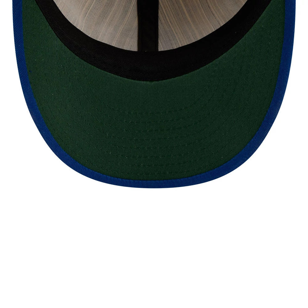 Chicago Cubs MLB Americana Herringbone White Retro Crown New Era 9FIFTY Adjustable Cap, inside view showing green undervisor with blue edge trim, black taped seams and a beige sweatband for enhanced comfort and structure.