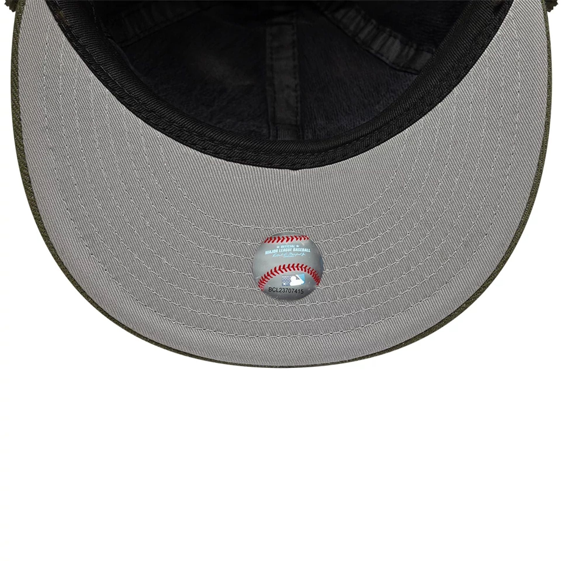 This is a New York Yankees MLB Camo Open Green Retro Crown 59FIFTY Fitted Cap 3