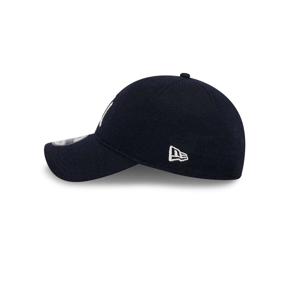 This is a New York Yankees MLB Merino Wool Navy 9TWENTY Adjustable Cap 4