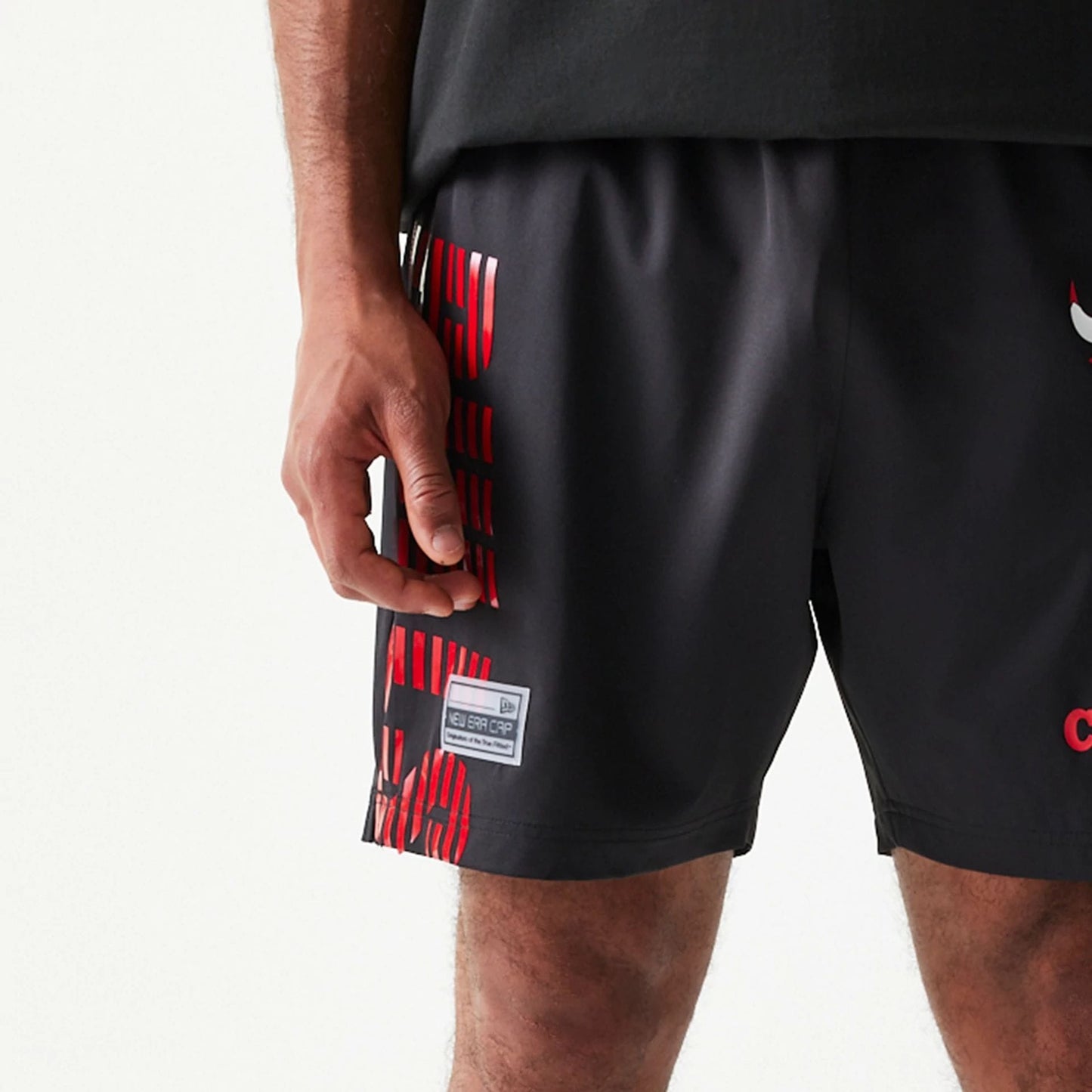 The model is wearing this NBA Match Chicago Bulls Oversized Shorts in black. 4