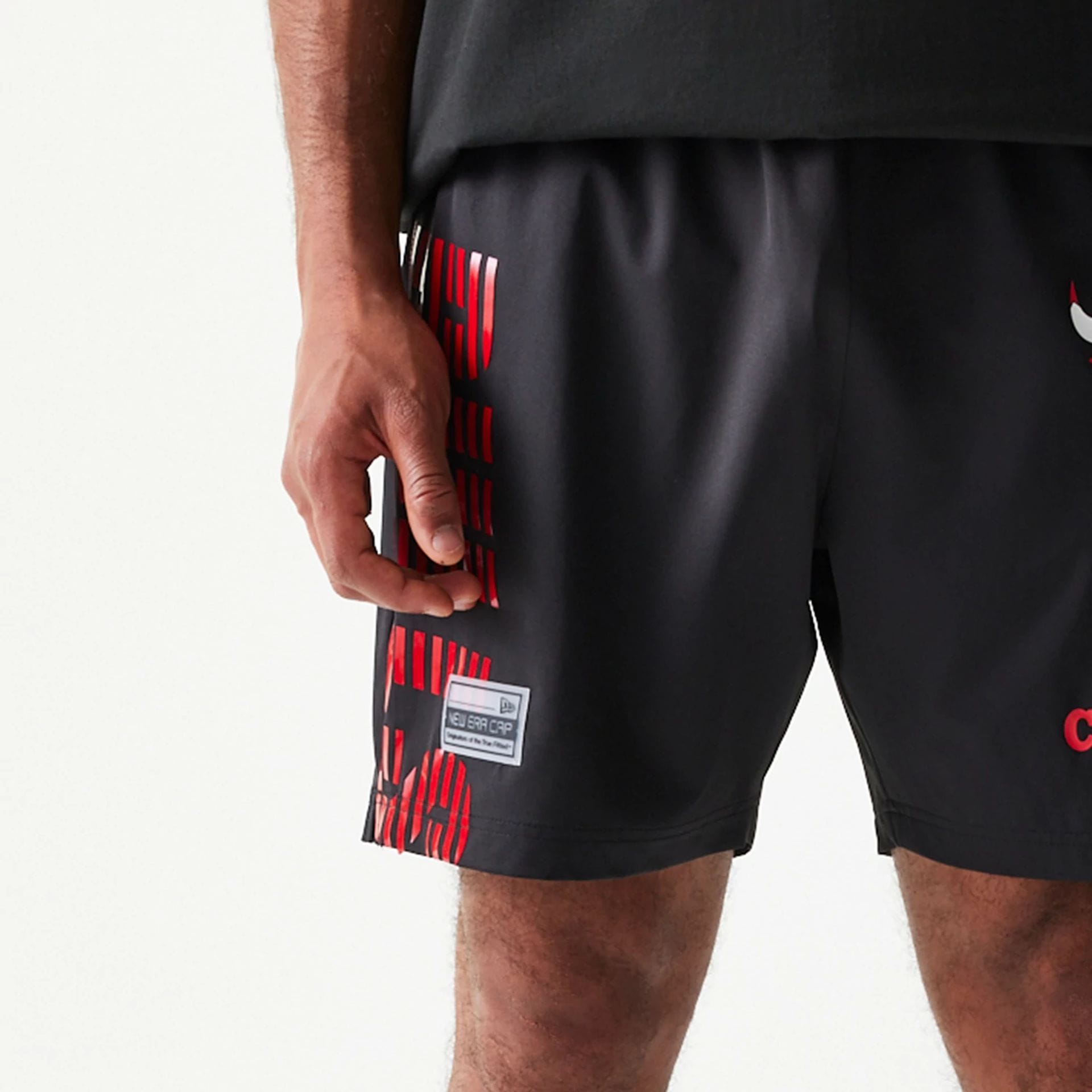 The model is wearing this NBA Match Chicago Bulls Oversized Shorts in black. 4