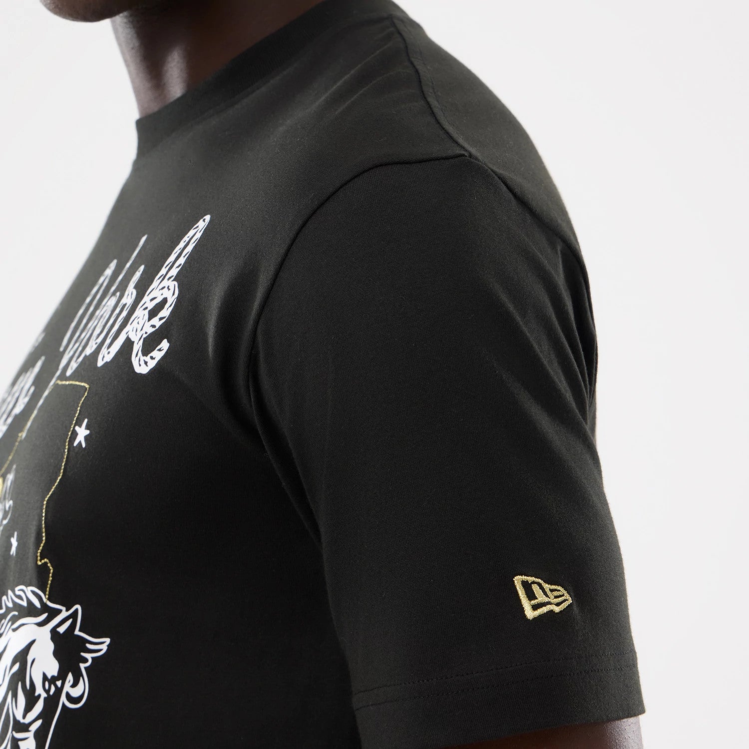 The model is wearing this MLB Cowboy Graphic New York Yankees T-Shirt in black. 5