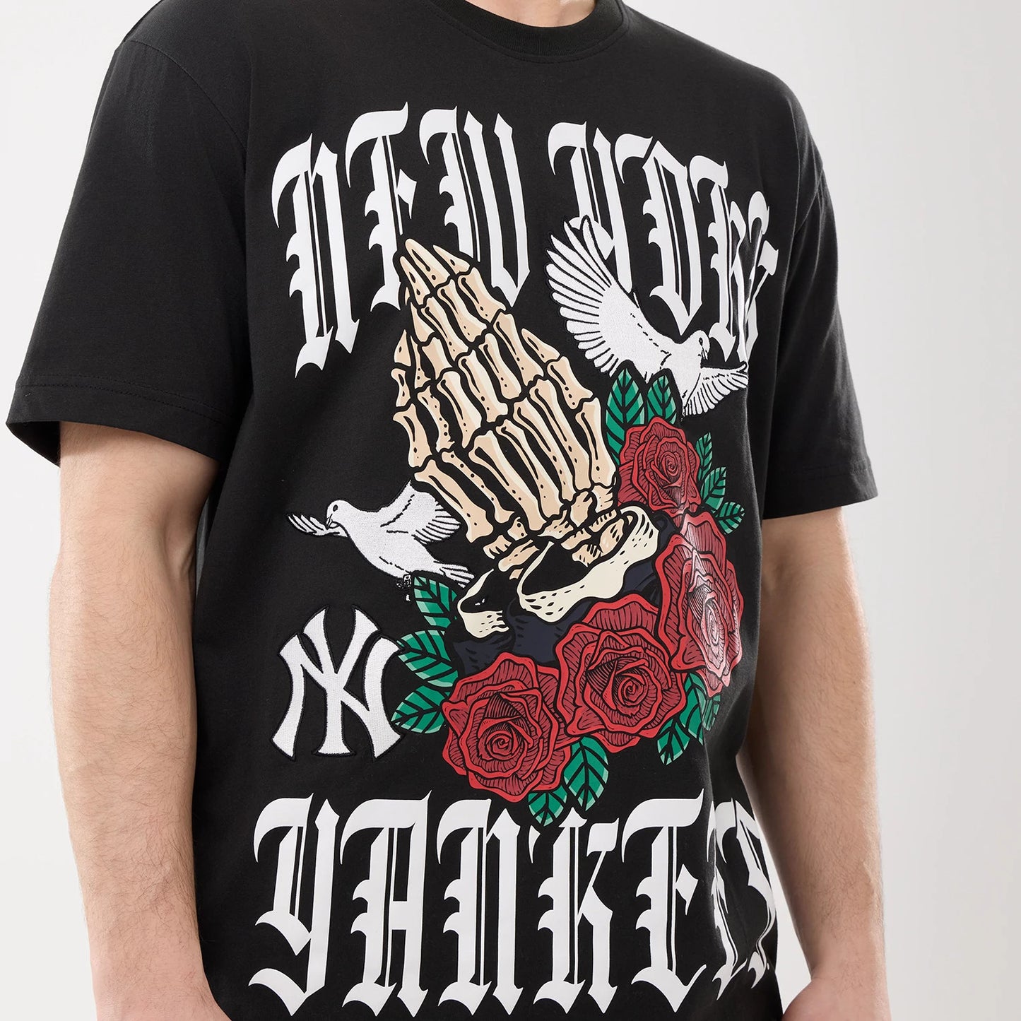 The model is wearing this MLB Script Graphic New York Yankees T-Shirt in black. 3
