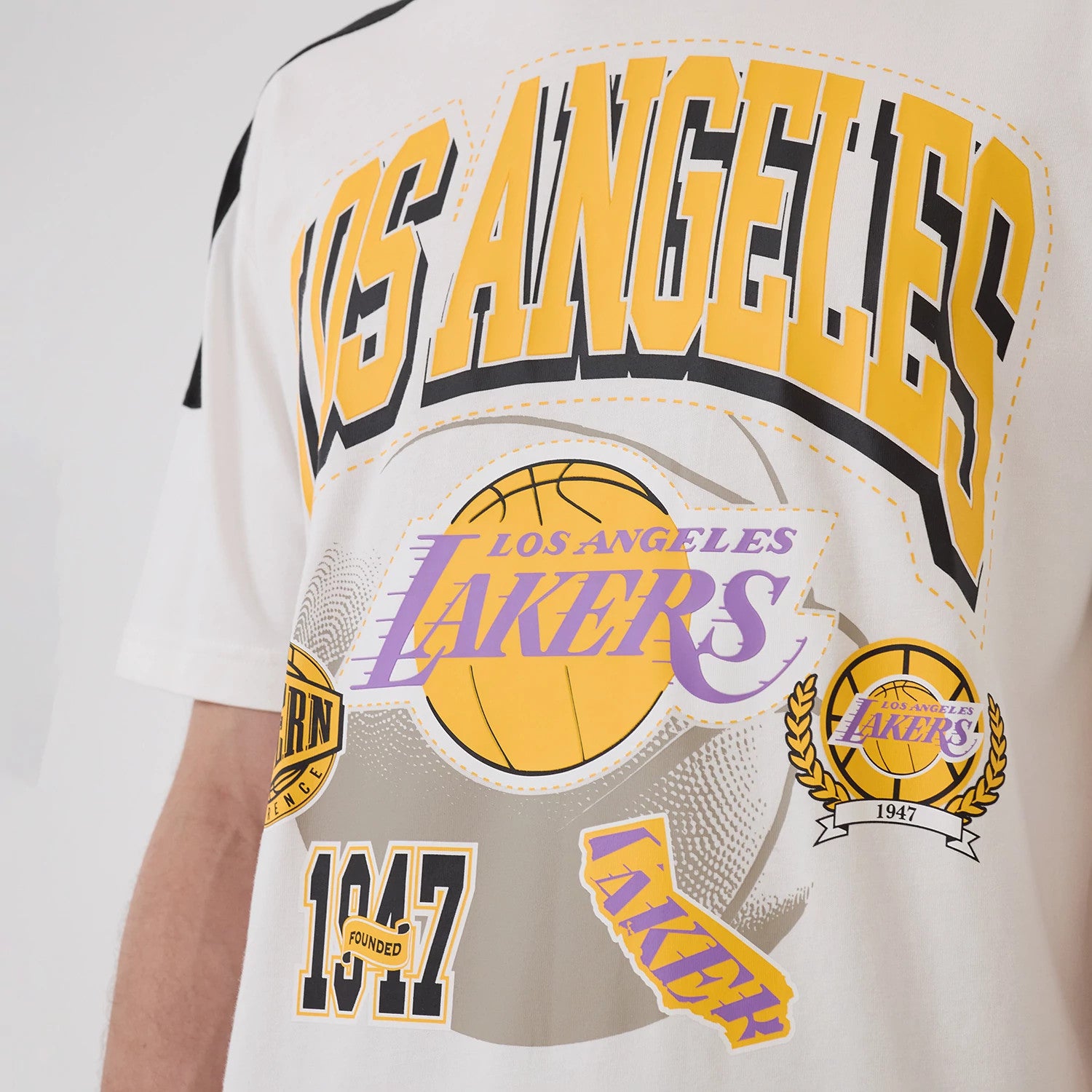 The model is wearing this NBA Sport Classic LA Lakers T-Shirt in white. 3