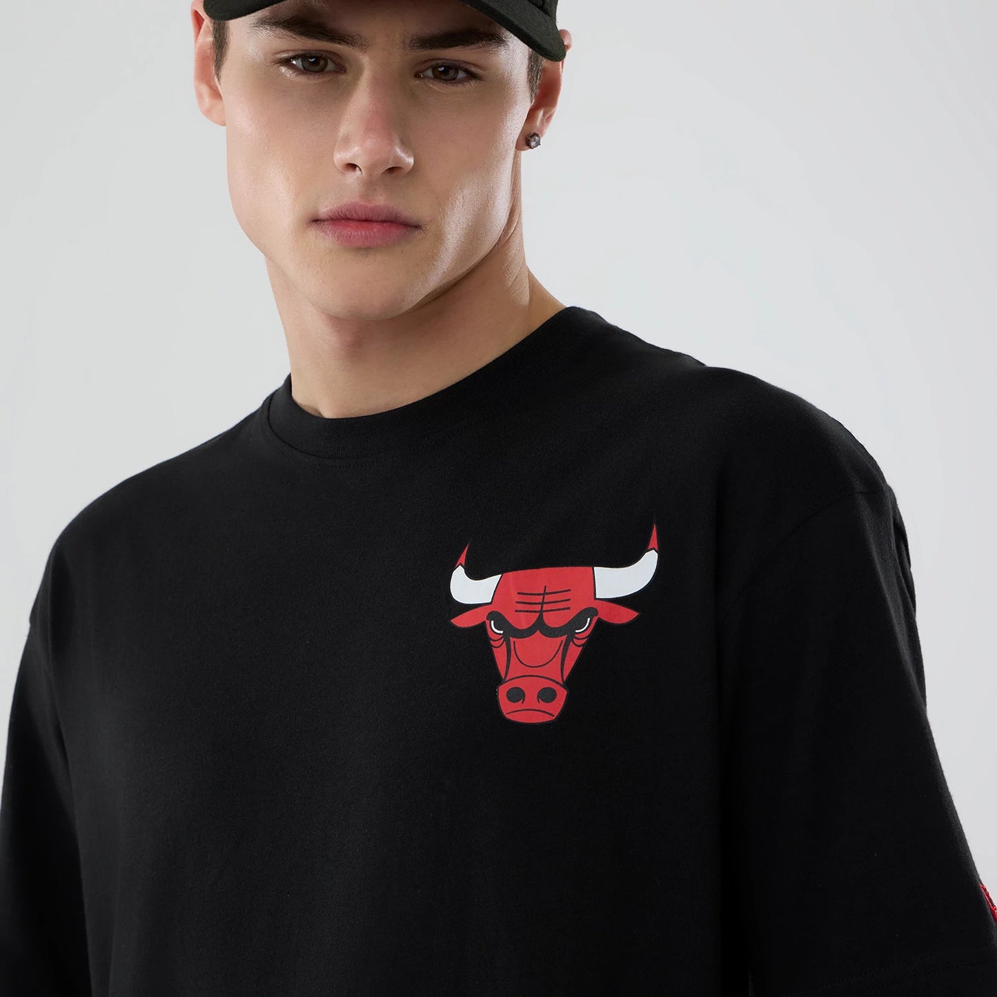 The model is wearing this NBA Logo Graphic Chicago Bulls T-Shirt in black. 4